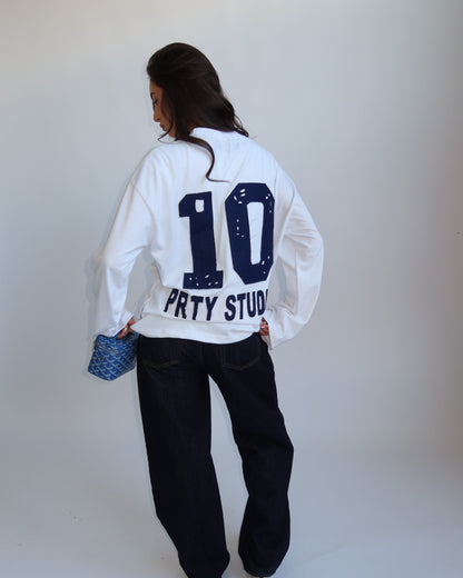 Longsleeve 10 priority studios - wit
