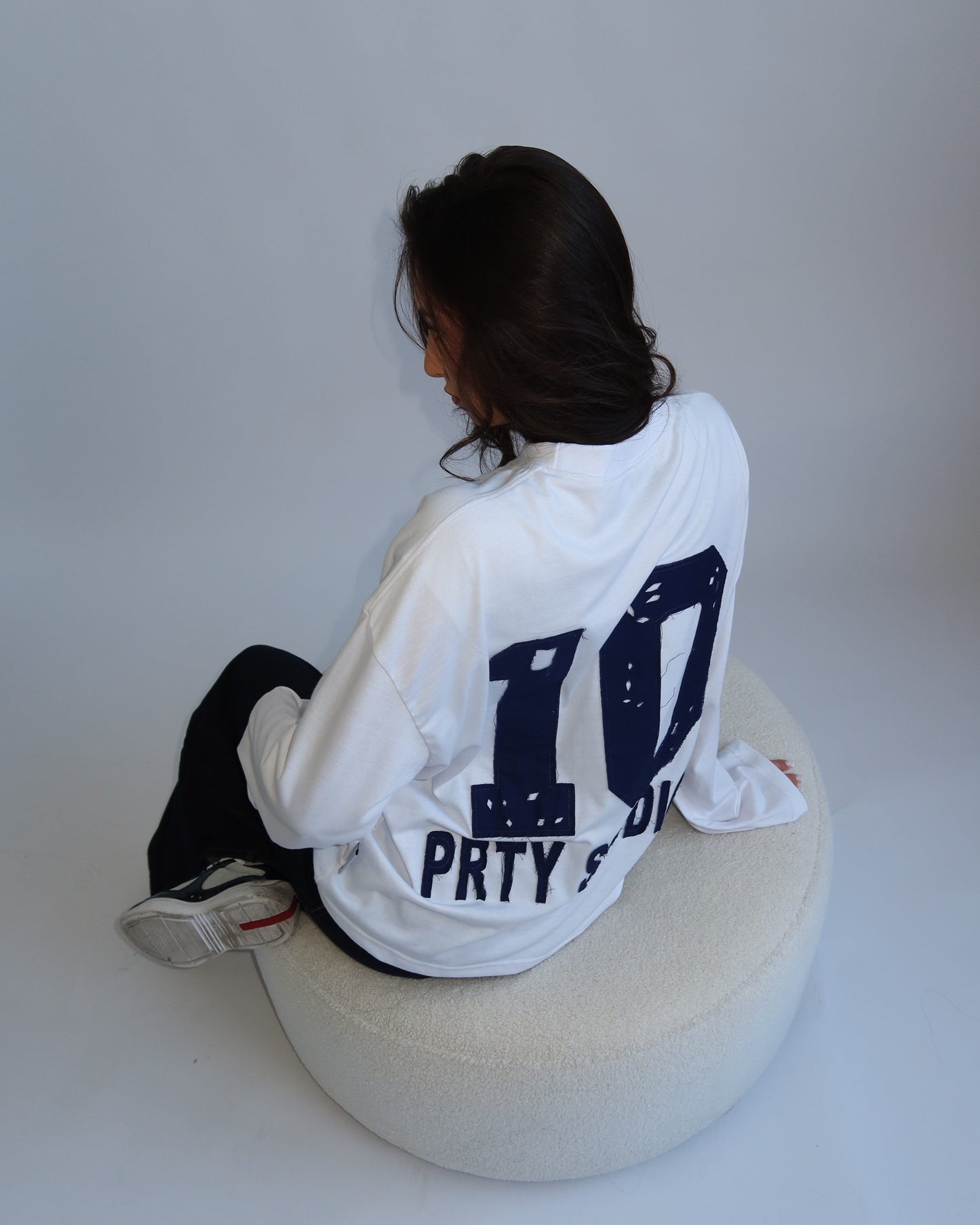 Longsleeve 10 priority studios - wit
