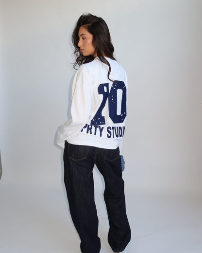 Longsleeve 10 priority studios - wit