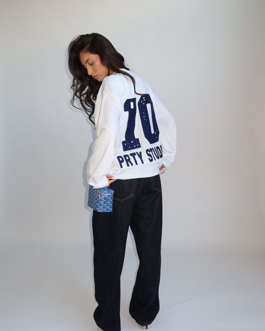 Longsleeve 10 priority studios - wit